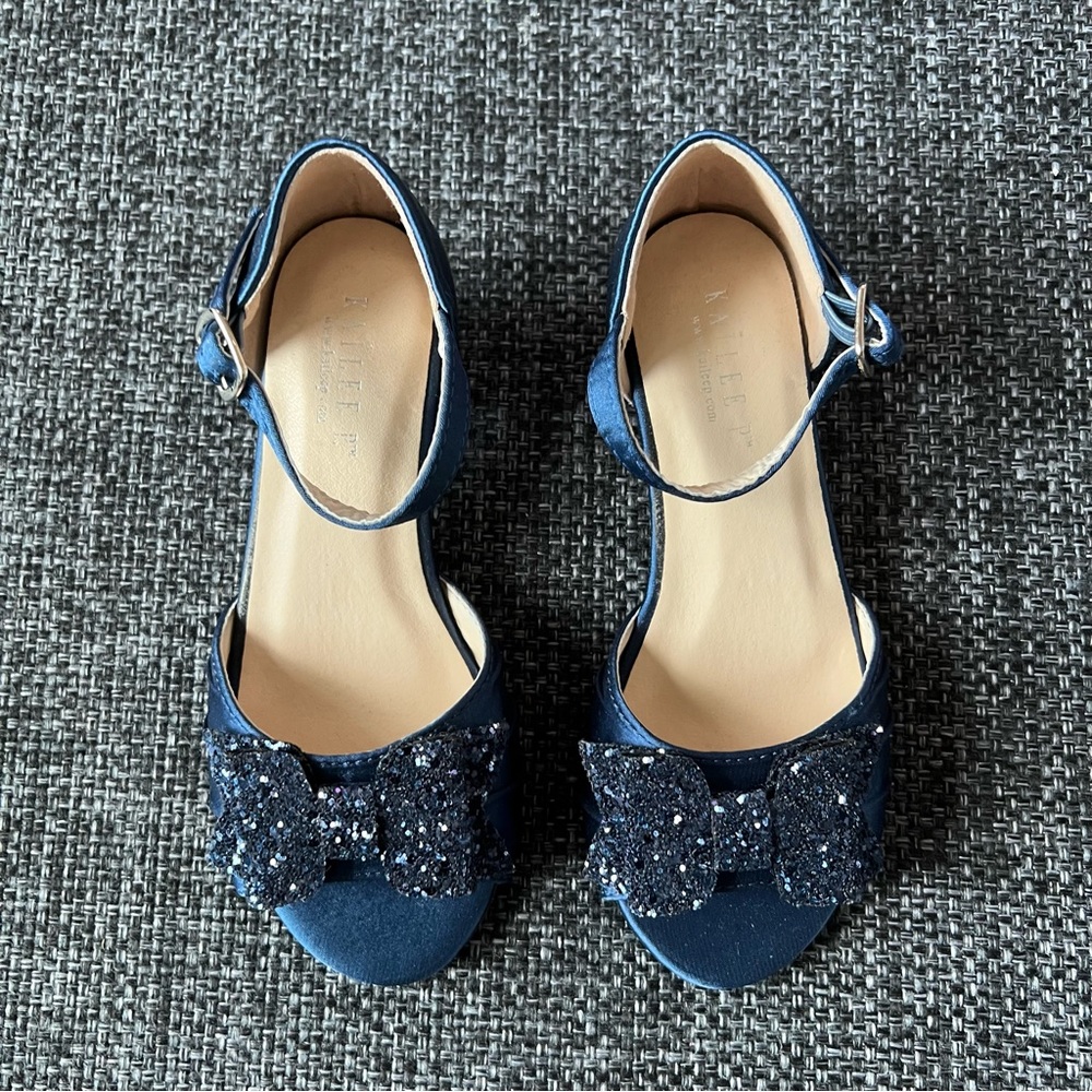 NWT Kailee Navy Satin Low Heel Peep Toe With Rock Glitter Bow Size 12